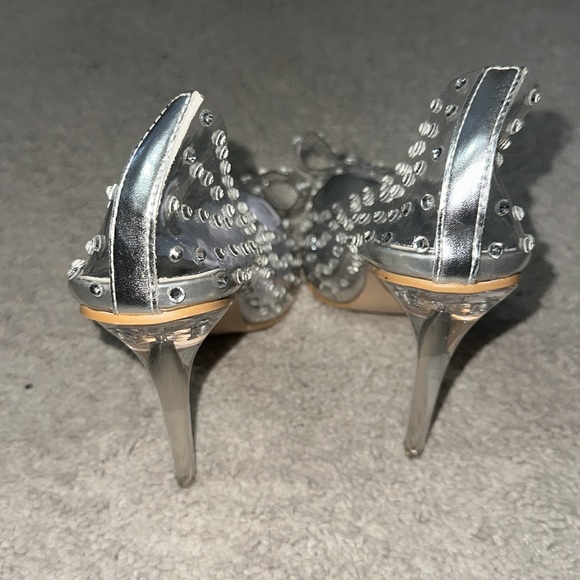 Brand New Clear heels with clear bow on front - Picture 5 of 6